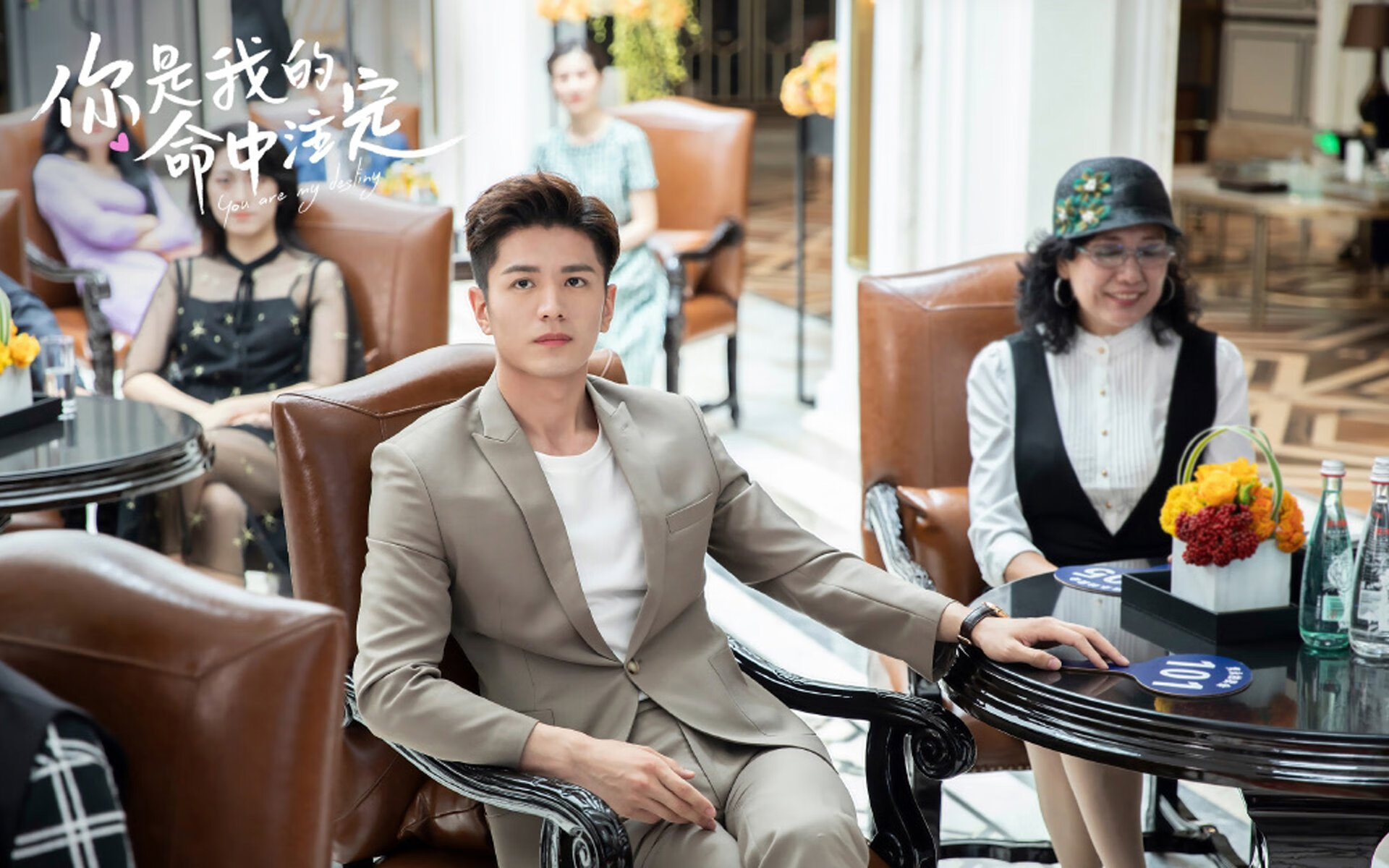 “幕后英雄:团队的坚韧与智慧”,幕后团队 英文