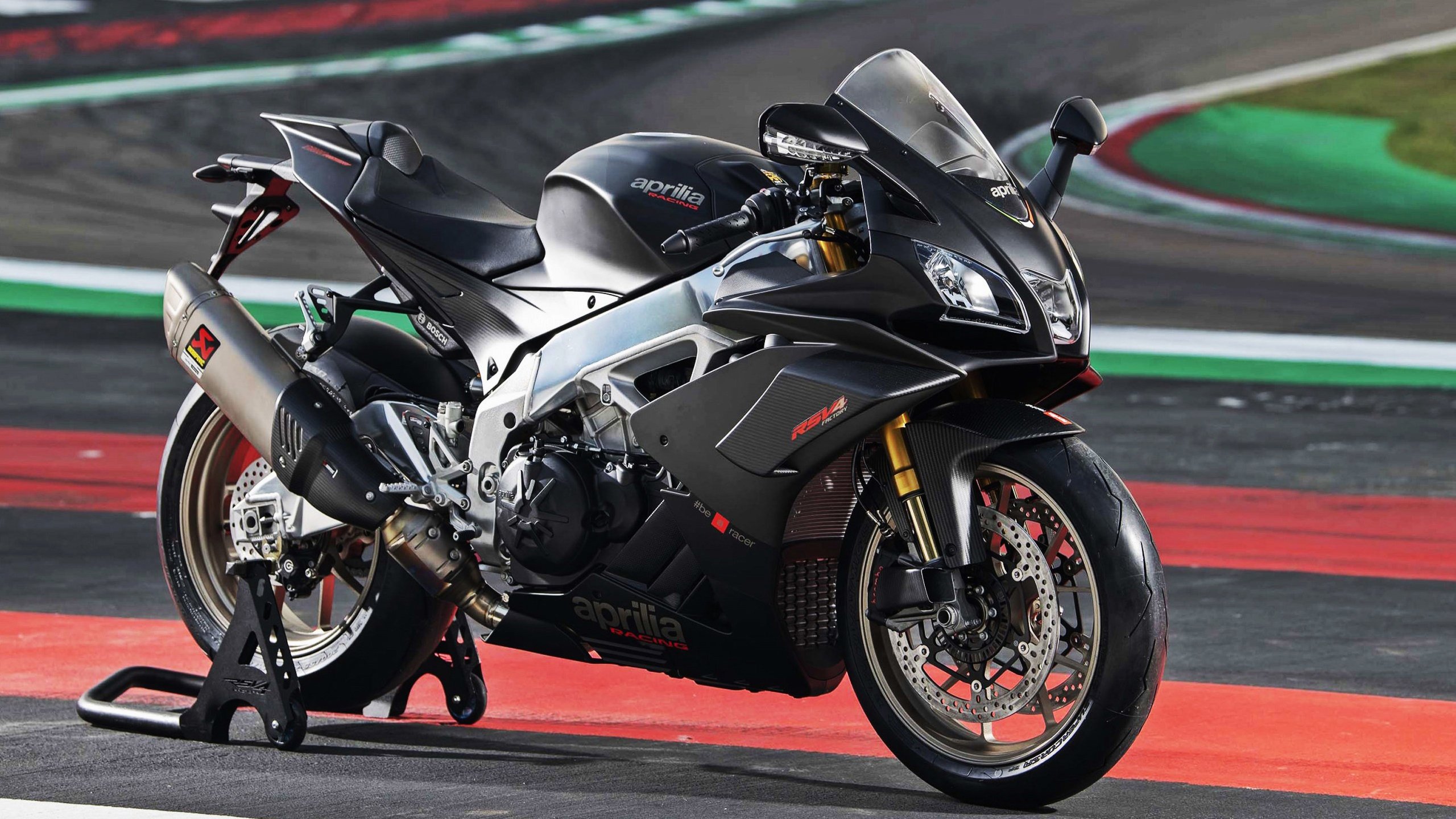 kaiyun体育综合-精彩比赛吸引大批观众关注，赛事声势浩大，比赛精彩上演