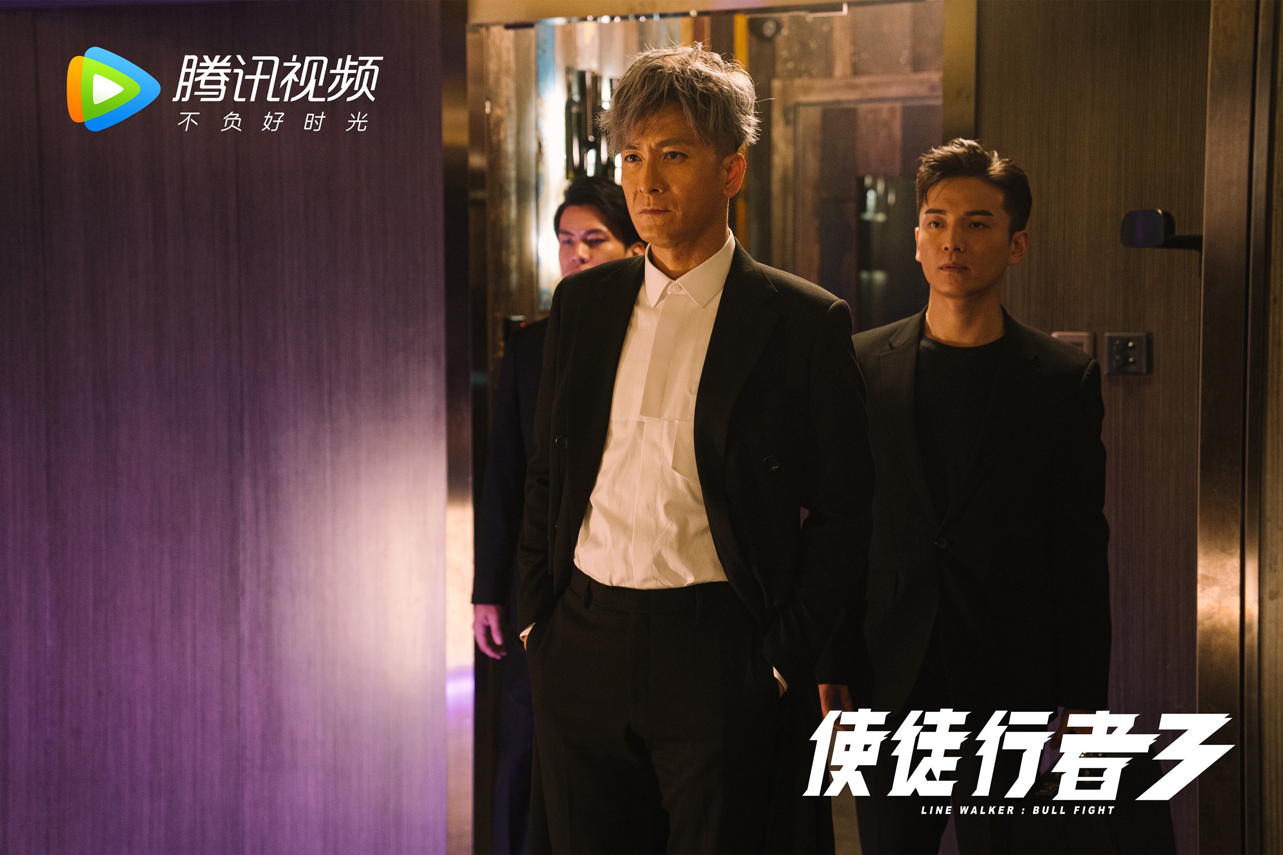 黄蜂球员赛后与球迷自拍气氛热烈，黄蜂错过的球星