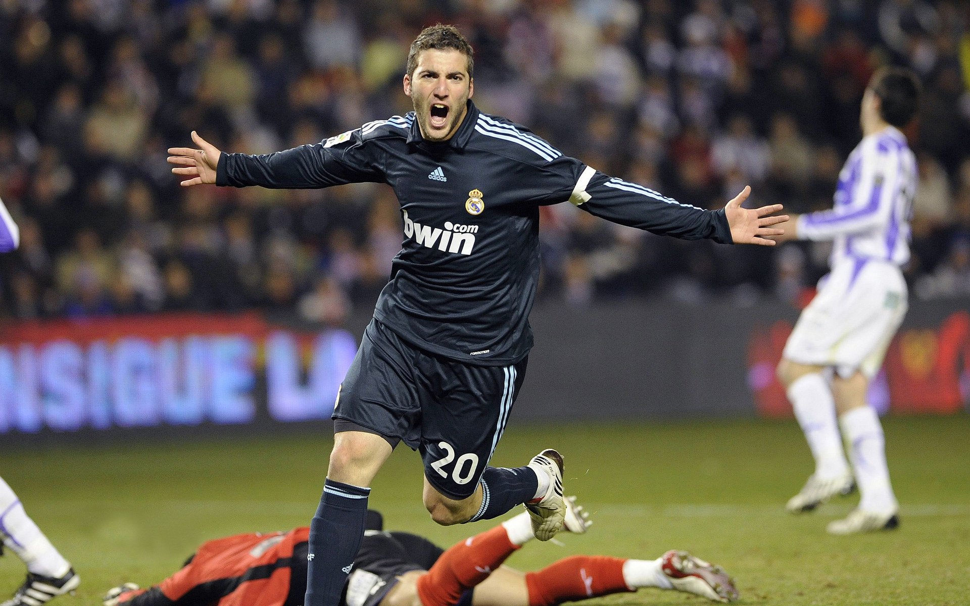 _国际越野跑：穿越荒野的极限挑战_，国际越野锦标赛